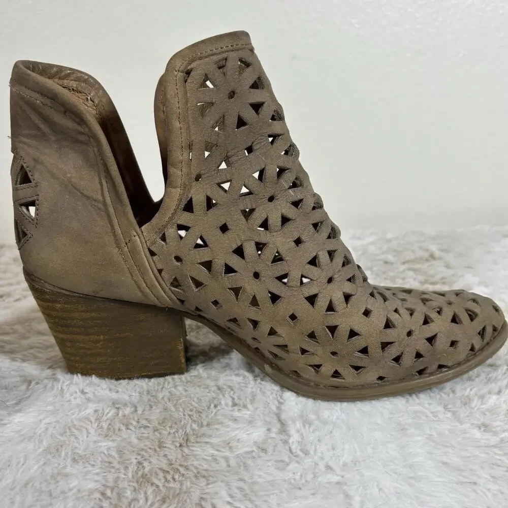 Musse & Cloud Taupe Laser Cut Ankle Booties Womens 8 EU 39 Leather 2.5” Heel